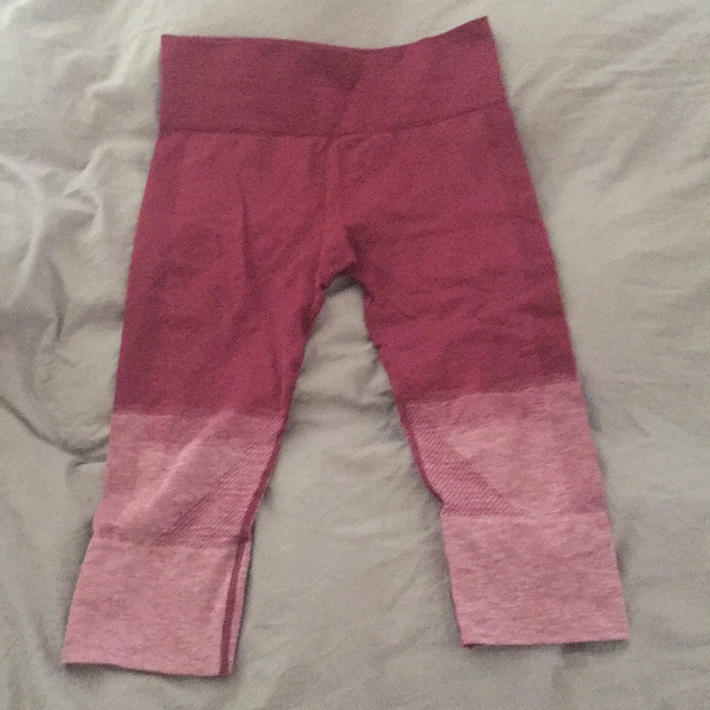 Lululemon ebb to street crops size 6